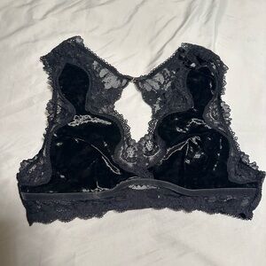 Victoria’s Secret Black Crushed Velvet Bralette Size M